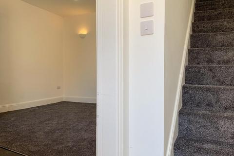 2 bedroom end of terrace house for sale, Peel Street, Heckmondwike