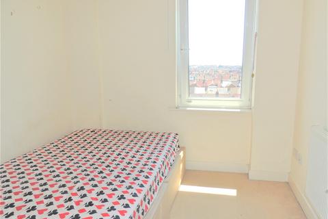 2 bedroom flat to rent, Horizon, Southsea PO4