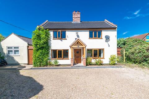 3 bedroom cottage for sale, Oulton Road, Lowestoft