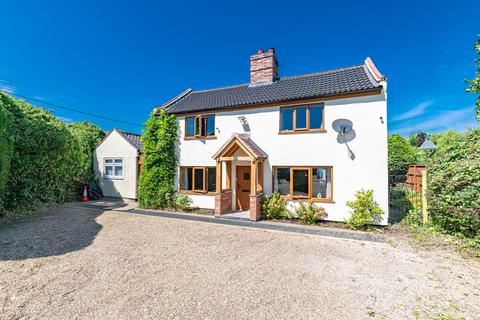 3 bedroom cottage for sale, Oulton Road, Lowestoft