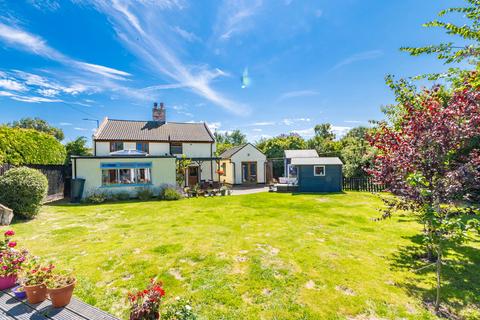 3 bedroom cottage for sale, Oulton Road, Lowestoft