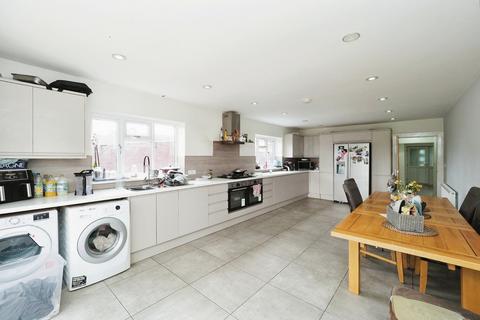 4 bedroom detached house for sale, Sextant Road, Leicester LE5