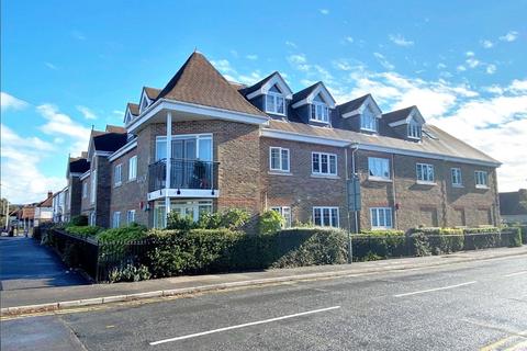 2 bedroom flat for sale, Manor Court, Staines TW18