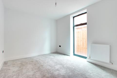 2 bedroom flat for sale, Greenford UB6