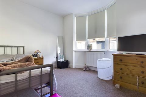 4 bedroom terraced house to rent, Lynton Street, Brighton, BN2