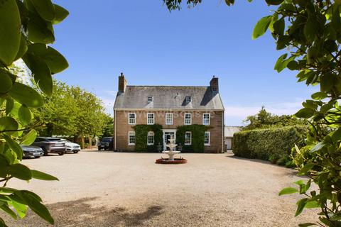 5 bedroom detached house for sale, St Saviour