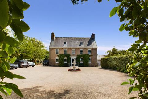 5 bedroom detached house for sale, St Saviour