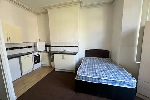 Studio to rent, Glencoe Road, Sheffield S2