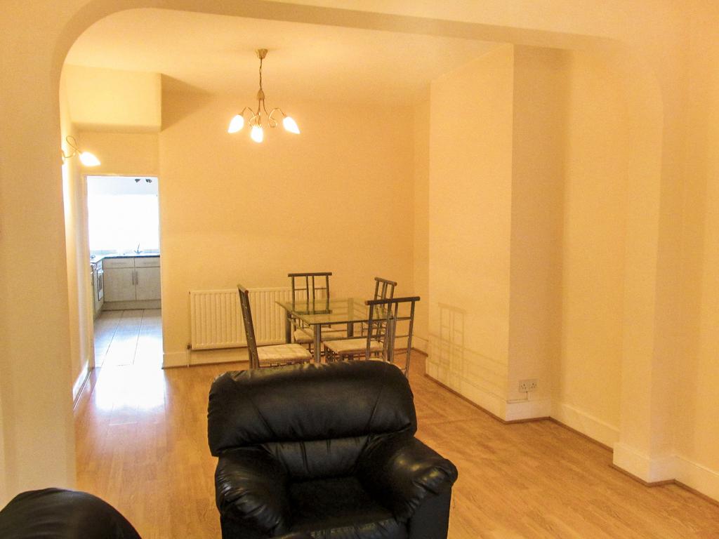 Stratford, London, E15 3 bed terraced house to rent £2,500 pcm (£577 pw)