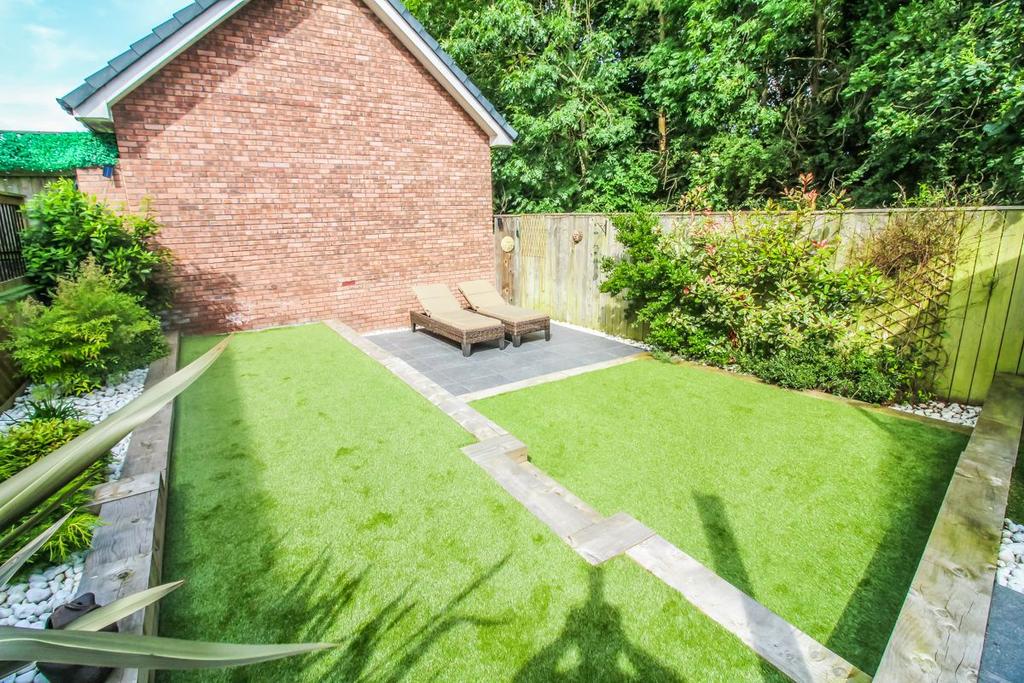 Rear Garden Pic 9.