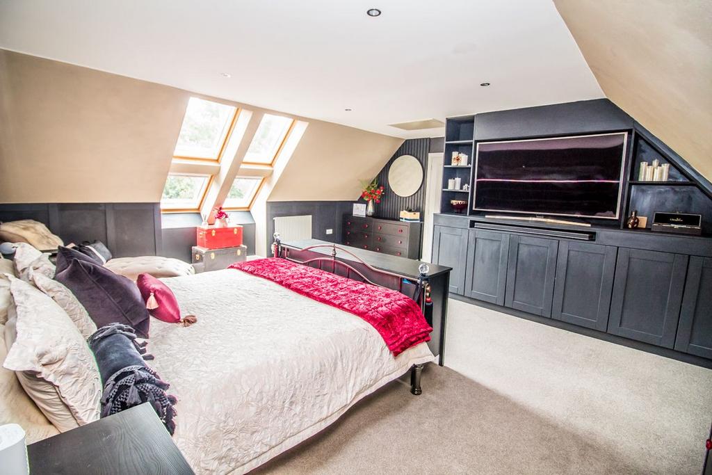 Master Bedroom Pic 3.