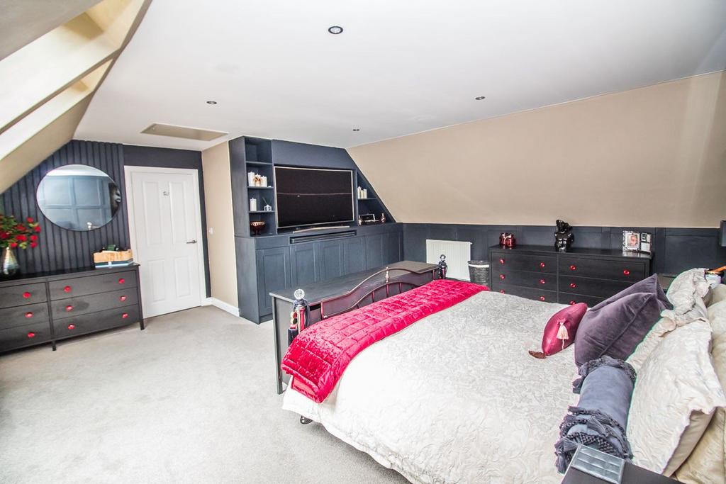 Master Bedroom Pic 4.