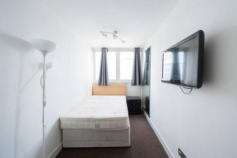 4 bedroom flat to rent, Clipstone Street, Fitzrovia, London, W1W