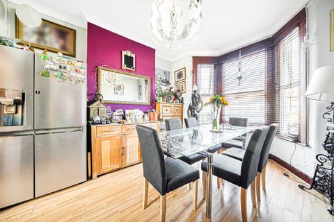 3 bedroom terraced house for sale, Dumbreck Road, London