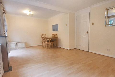 3 bedroom terraced house to rent, Myrtleside Close, Northwood HA6