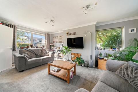 6 Kilnside, Claygate, Esher, KT10 0HS
