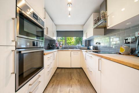 6 Kilnside, Claygate, Esher, KT10 0HS