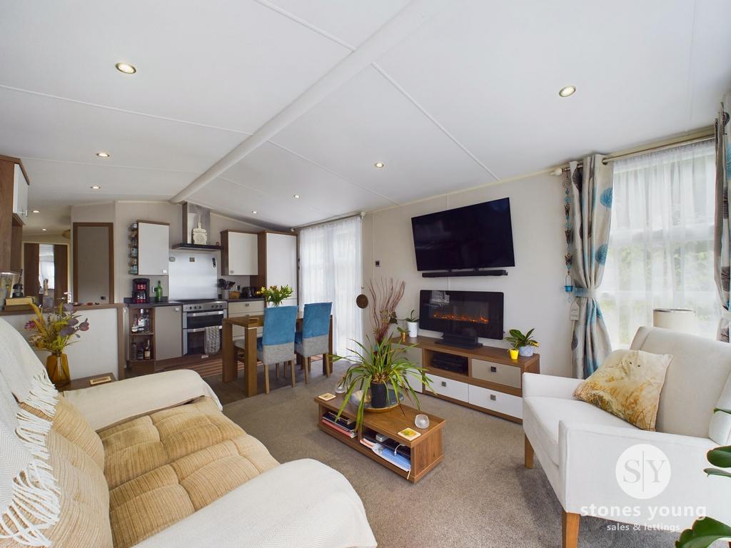 Open Plan Lounge & Dining Kitchen