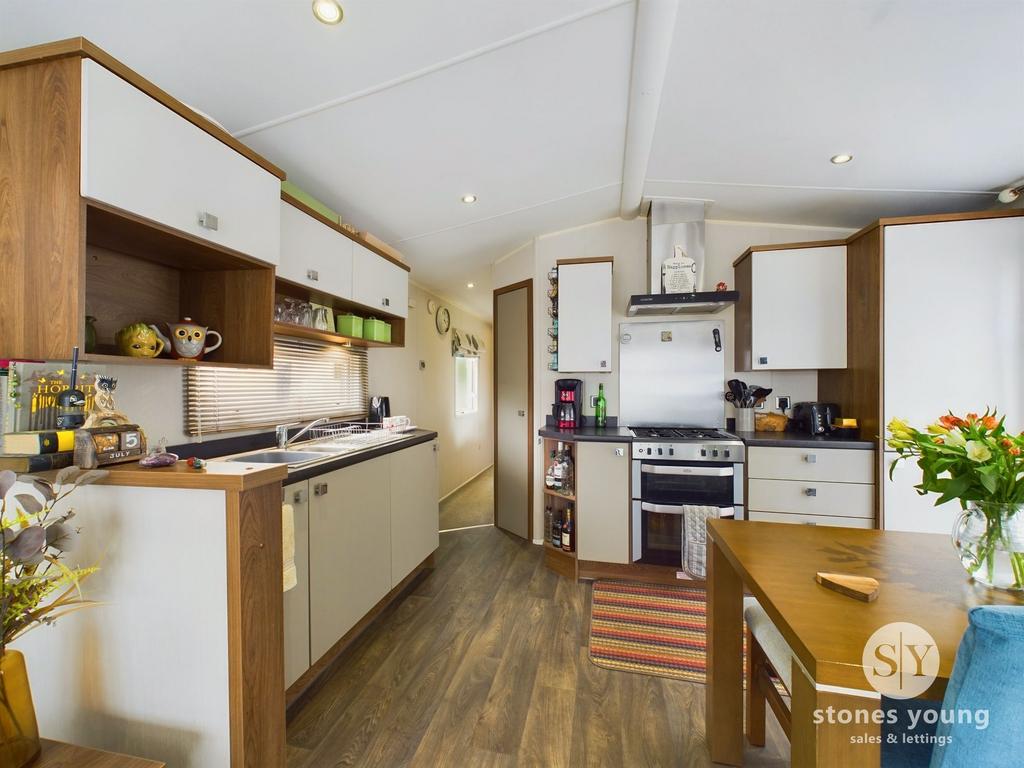Open Plan Lounge & Dining Kitchen