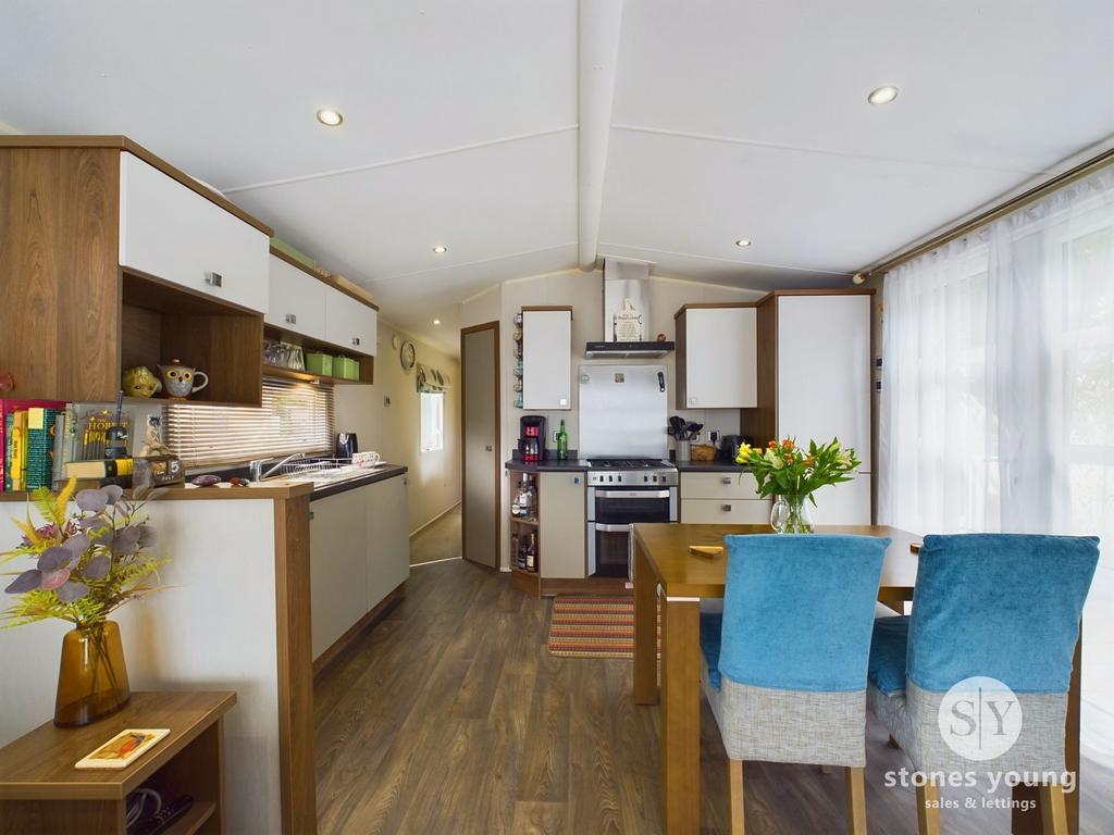 Open Plan Lounge & Dining Kitchen
