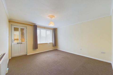 1 bedroom ground floor flat for sale, St. Johns Crescent, Horsham RH12