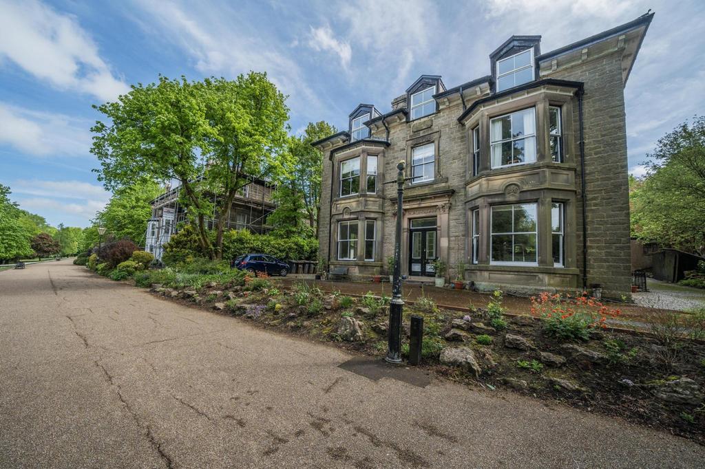 Carlisle House, Buxton, Derbyshire, SK17 4 bed apartment to rent £