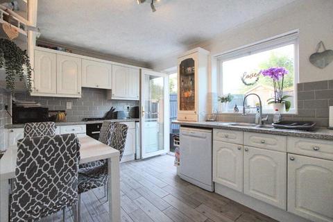 3 The Chesters, Westlea, Swindon, SN5 7DB