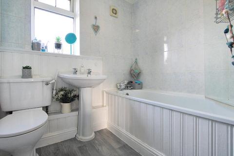 3 The Chesters, Westlea, Swindon, SN5 7DB