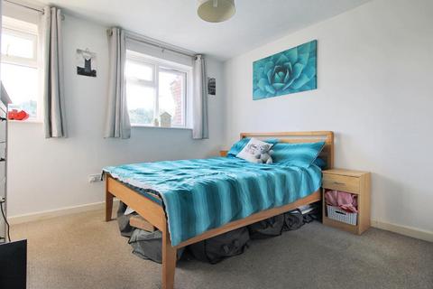3 The Chesters, Westlea, Swindon, SN5 7DB