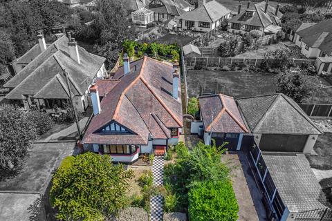 6 Burlescoombe Leas, Southend-on-sea, SS1 3QF