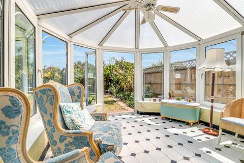 6 Burlescoombe Leas, Southend-on-sea, SS1 3QF