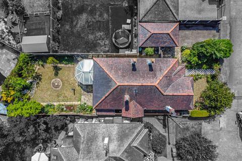 6 Burlescoombe Leas, Southend-on-sea, SS1 3QF