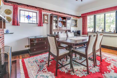 6 Burlescoombe Leas, Southend-on-sea, SS1 3QF