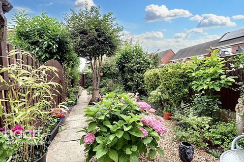 2 bedroom terraced house for sale, Little Close, Swadlincote