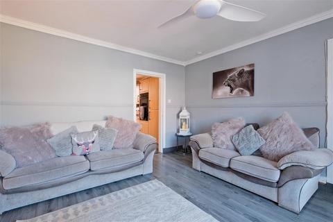 28 Glen Avenue, Larkhall, ML9 1JL