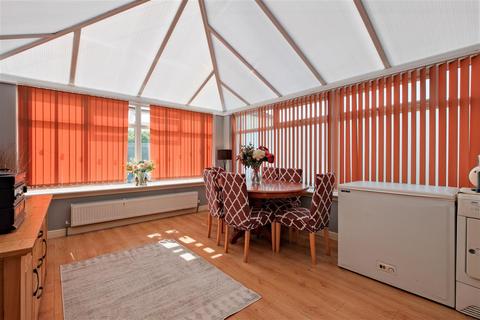 28 Glen Avenue, Larkhall, ML9 1JL
