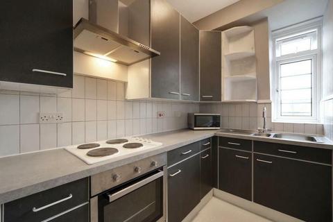 Studio to rent, Chatsworth Court, Pembroke Road, Kensington, W8