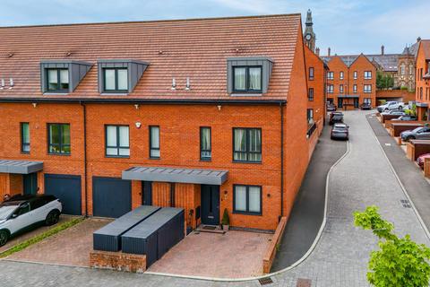 4 bedroom end of terrace house for sale, Booth Square, Stockport SK8