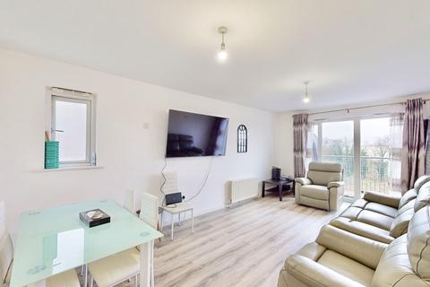 3 bedroom apartment for sale, Canalside Gardens, Southall, UB2