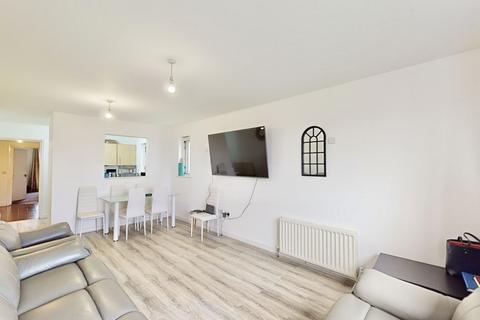 3 bedroom apartment for sale, Canalside Gardens, Southall, UB2