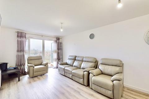 3 bedroom apartment for sale, Canalside Gardens, Southall, UB2