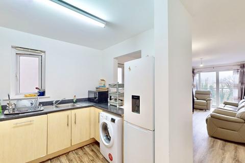 3 bedroom apartment for sale, Canalside Gardens, Southall, UB2