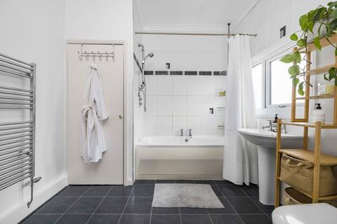 2 Stanger Road, London, SE25 5JU