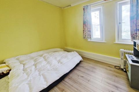 108 Admirals Walk, Bournemouth, BH2 5HF