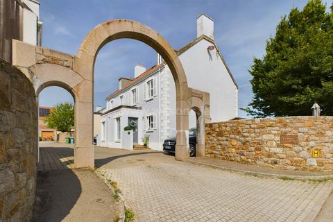 3 bedroom semi-detached house for sale, St Saviour