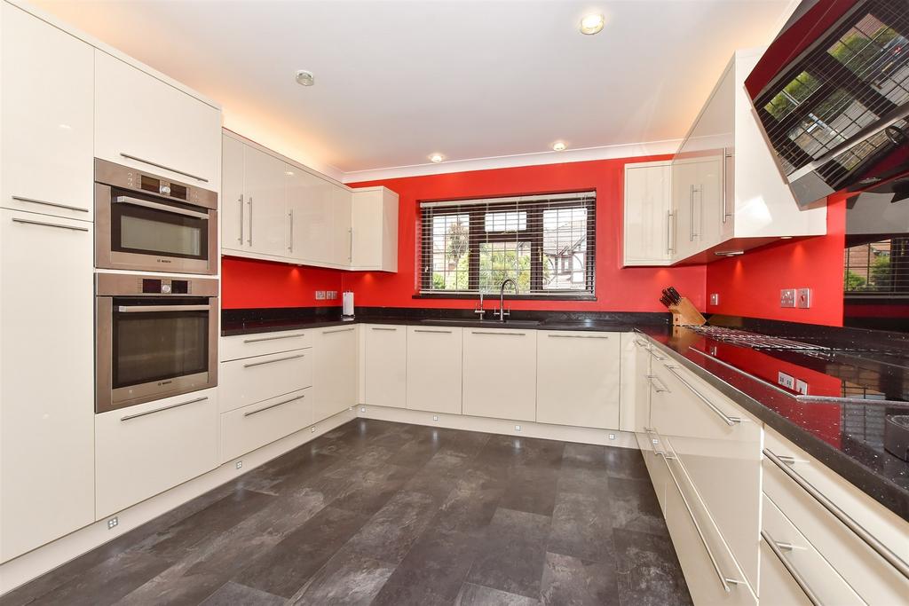 Kitchen/ Breakfast Room