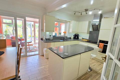 272 Cooden Drive, Bexhill-on-sea, TN39 3AB