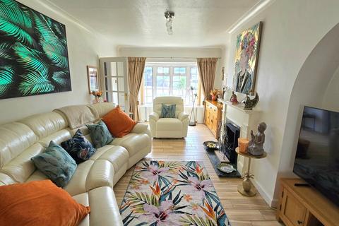 272 Cooden Drive, Bexhill-on-sea, TN39 3AB