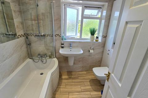 272 Cooden Drive, Bexhill-on-sea, TN39 3AB