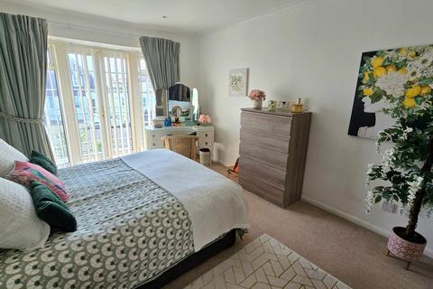 272 Cooden Drive, Bexhill-on-sea, TN39 3AB
